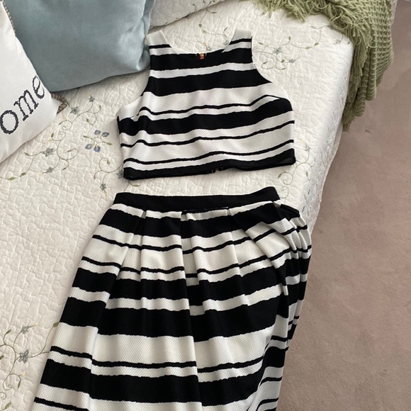 Design Lab Lord & Taylor Dresses & Skirts - Two piece dress (top and skirt)